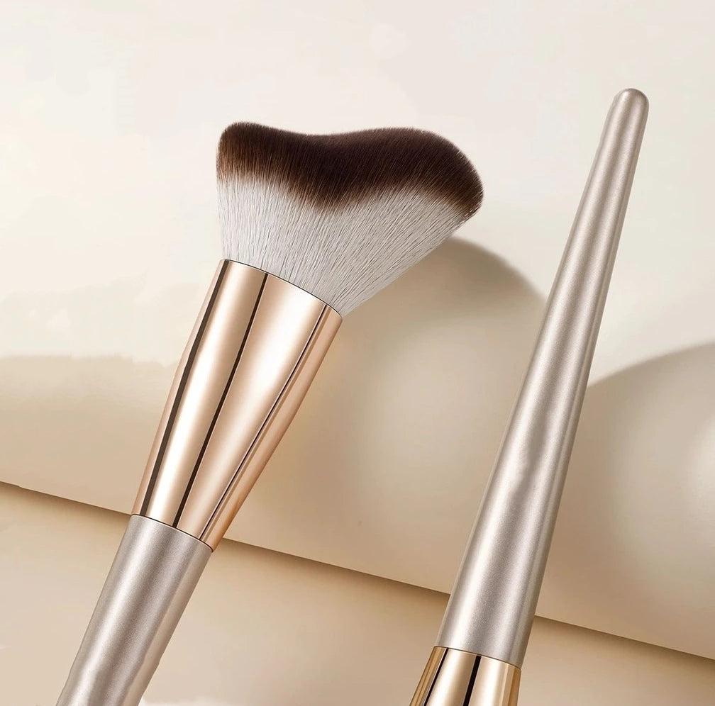 Fenty Foundation Brush Dupe (2026 Guide): The Best Alternative to the Fenty 110?