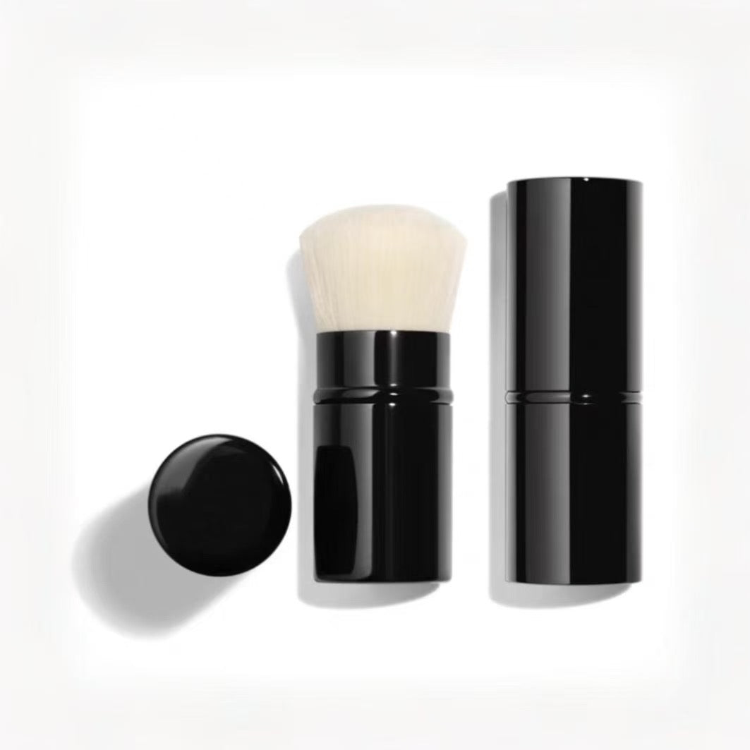 ÉCLIPSE RETRACTABLE POWDER BRUSH